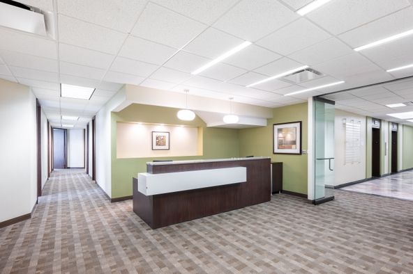 Downtown Milwaukee : 250 E Wisconsin Ave, Milwaukee, WI 53202